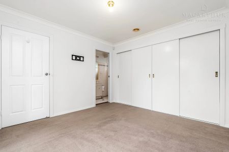 5 Chisholm Place, Lloyd NSW 2650 - Photo 5