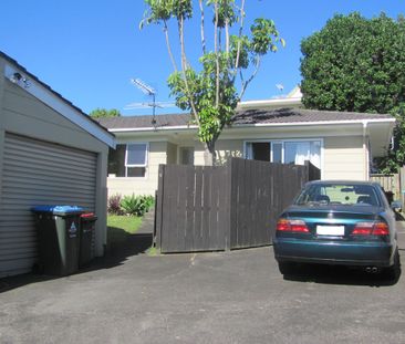 Town house with fenced garden and garage - Photo 6