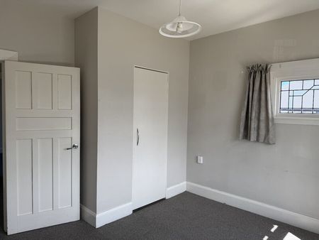 Addington – Spacious 4 bedroom renovated home, Suit family or group! - Photo 2