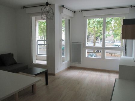 Location Appartement 1 pièce 23m² ORLEANS 45000 - Photo 2