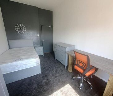 6 bedroom terraced house to rent - Photo 2