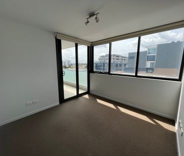 Living On Top Of The World - Photo 4