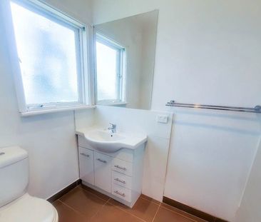 SPACIOUS FAMILY HOME IN A QUIET COURT LOCATION - Photo 6