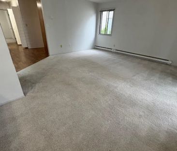 Lovely Unit – Convenient Location! - Photo 3