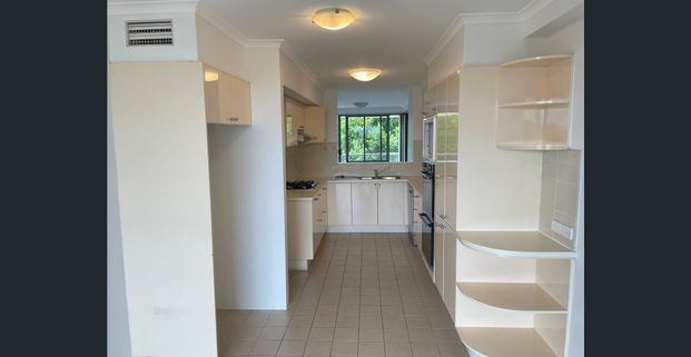 Elegant Apartment in Prestigious ‘Glen Eagles’ – Raleigh Park Estate - Photo 1