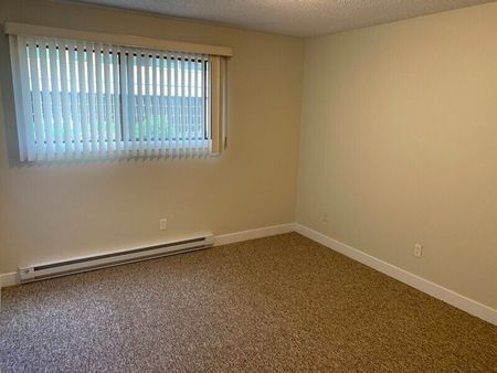 CARMAN 2 BED 1 MONTH FREE - Photo 2