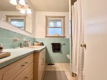 For Lease - 6 Fairhill Crescent, Toronto, Ontario - Photo 2