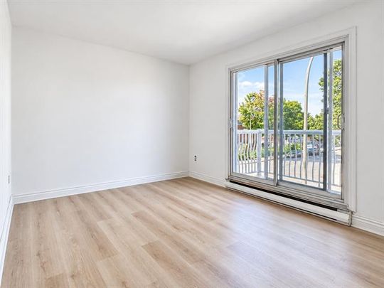 6800 Rue St Zotique E. - Photo 1