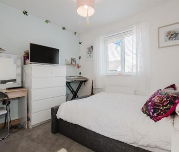 4 bedroom detached house to rent - Photo 5