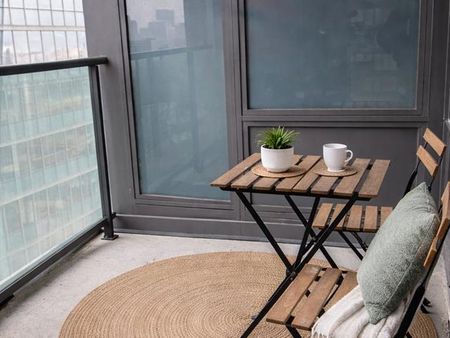 1188 Rue St Antoine O. - Photo 2