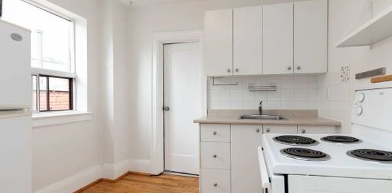 492 MONTROSE AVE. UNIT 11 - Studio/1Bath, Steps from TTC, *UTLS FREE* - Photo 2