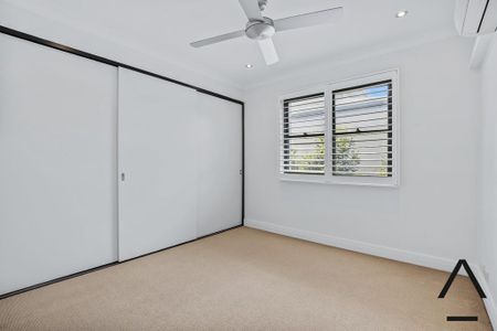 Freshly Painted Large Open Plan Two Bedroom Townhouse - Photo 3