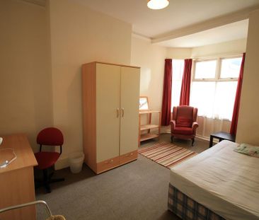 6 bedroom terraced house to rent - Photo 4