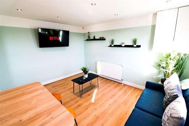 Leslie Terrace, Leeds, LS6 - Photo 1