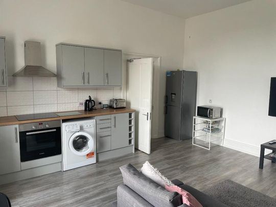 2 bedroom flat to rent - Photo 1