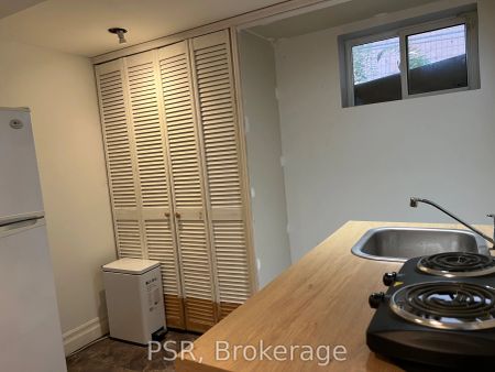 2B Roycrest Avenue #Bsmt - Photo 4