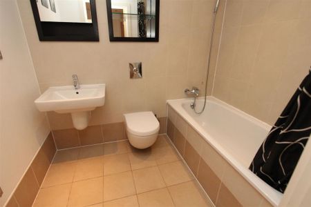 La Salle, Leeds City Centre, LS10 1NG - Photo 3