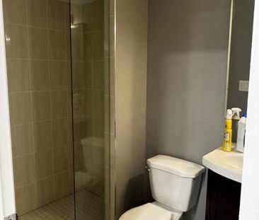 For Lease - 148 Skyharbour Drive, Brampton, Ontario - Photo 2