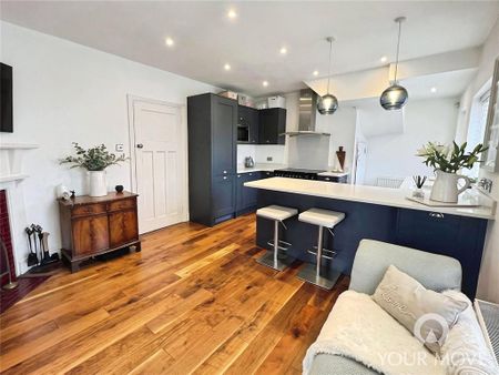 4 bedroom detached house to rent - Photo 2