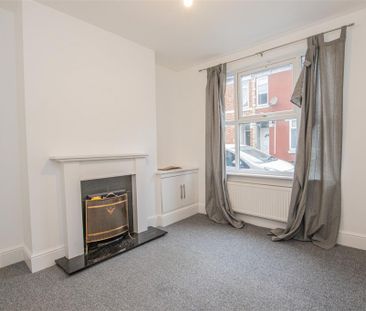 2 bed House - Mid Terrace To Let - Photo 4