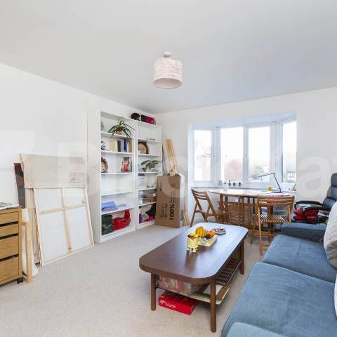 Large two bed apartment located within easy access to Kings Cross & Islington - Photo 1