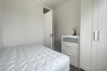 3 bedroom apartment to rent - Photo 5