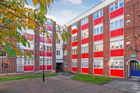 Guide Price £2,000 pcm - Available Now - Unfurnished - Photo 2