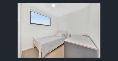 Move-In Ready Family Townhouse in Prime Location - Photo 4