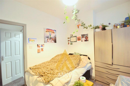 5 bedroom terraced house to rent - Photo 5