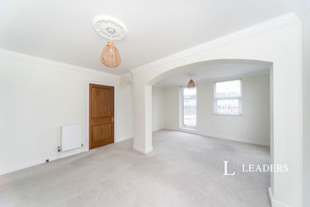 2 bedroom flat to rent Berkeley Court - Wilmington Square - Photo 2
