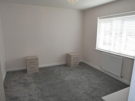 4 bedroom detached house to rent - Photo 2