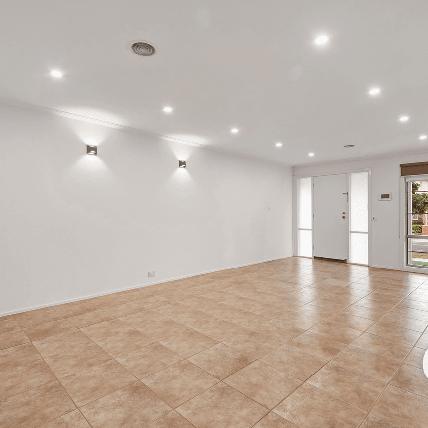 Beautiful family home! - Photo 1