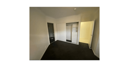 Modern and conveniently located 2-bedroom apartment - Photo 2