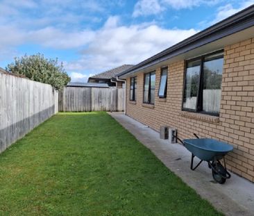 Modern three bedroom family home - Photo 1