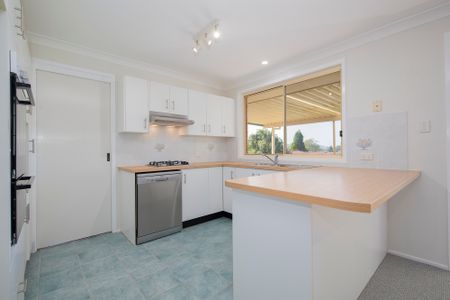 14 Finch Close, Cameron Park NSW 2285 - House For Rent | Domain - Photo 5