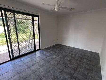 Large Family Home! - Photo 4