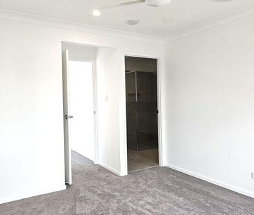 3 BED-2 BATH + 2ND LOUNGE UPSTAIRS-FULLY DUCTED AIRCON - Photo 3