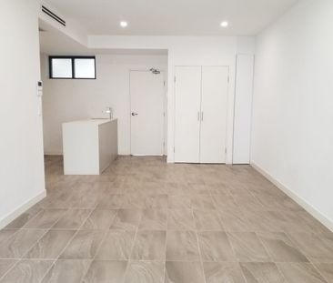 One Bedroom plus Storage Apartment in Excellent Area - Photo 5