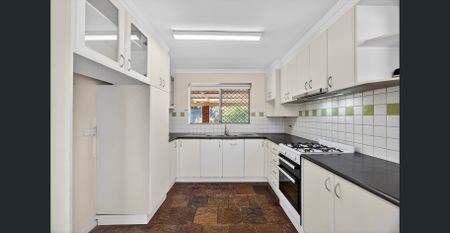 Family Living with Pool - Photo 3