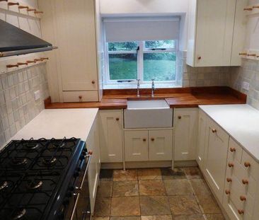 2 bedroom character property to rent - Photo 5