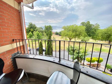 Beautiful 5 bed property overlooking All Saints Park - Photo 4