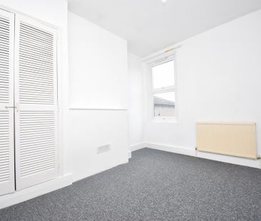 4 bedroom terraced house to rent - Photo 2