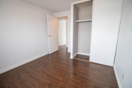 **CHARMING** 3 Bedroom Townhouse in St. Catharines!! - Photo 5