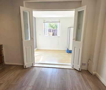 5 bedroom semi-detached house to rent - Photo 3