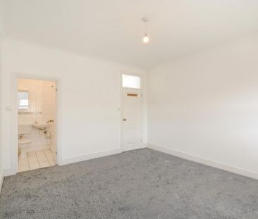 4 bedroom terraced house to rent - Photo 6
