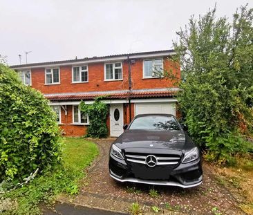 The Greens, Edge Hill Drive, Perton, Wolverhampton, West Midlands, WV6 - Photo 1
