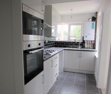 4 bedroom semi-detached house to rent - Photo 6