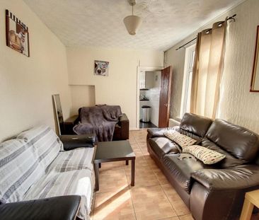 3 bedroom end of terrace house to rent - Photo 4