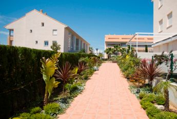 For long-term rent: apartment in Javea, Golden Garden urbanization, with 2 bedrooms and a pool.
