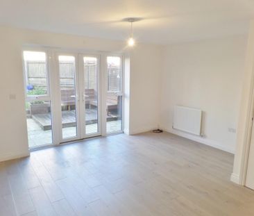 3 bedroom semi-detached house to rent - Photo 2